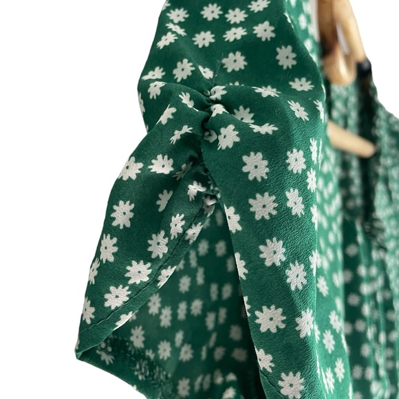 Lightweight green flowered empire waist St.Patrick’s Day dress (L) - Picture 4 of 5